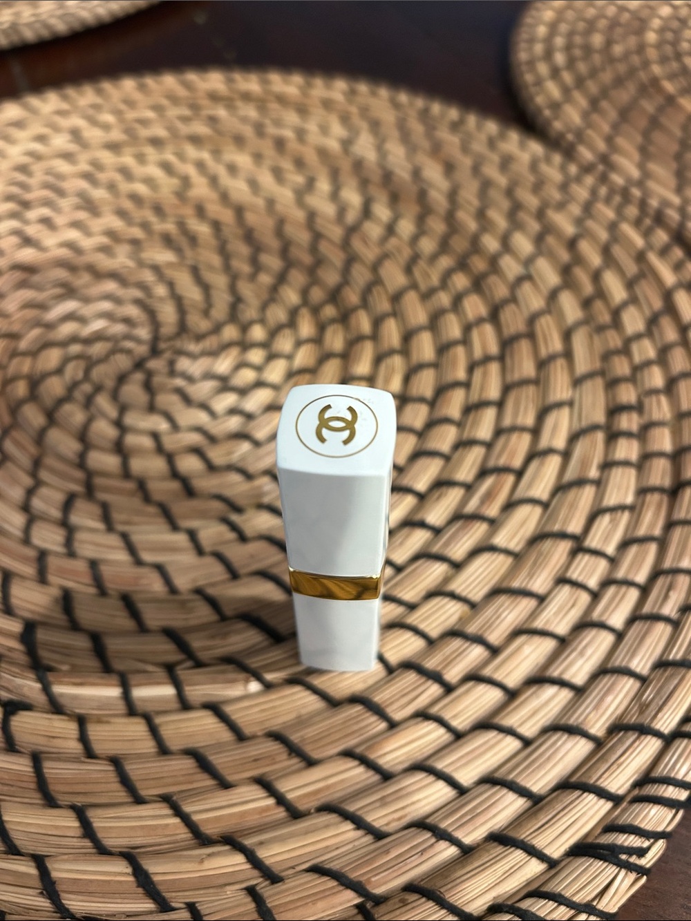 CHANEL White and Gold Lipstick Case with Interlocking CC. Rouge coco baume 928